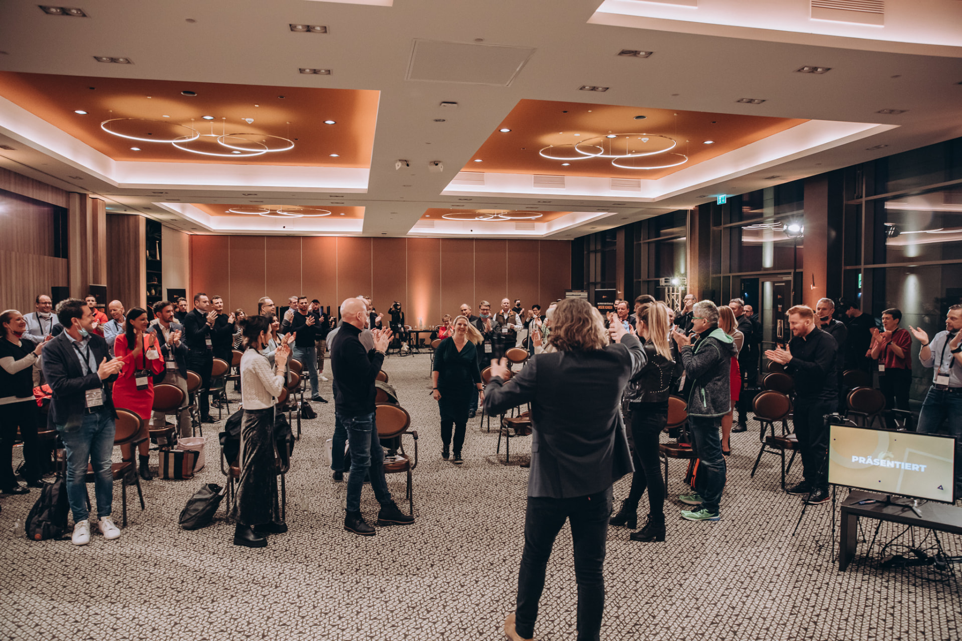 Workshop mit Nathalie Sameli und einer grossen Gruppe im Saal